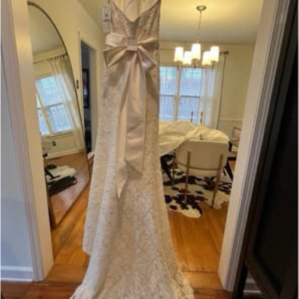 David’s Bridal Wedding Dress/ Gown Ivory lace and pearls